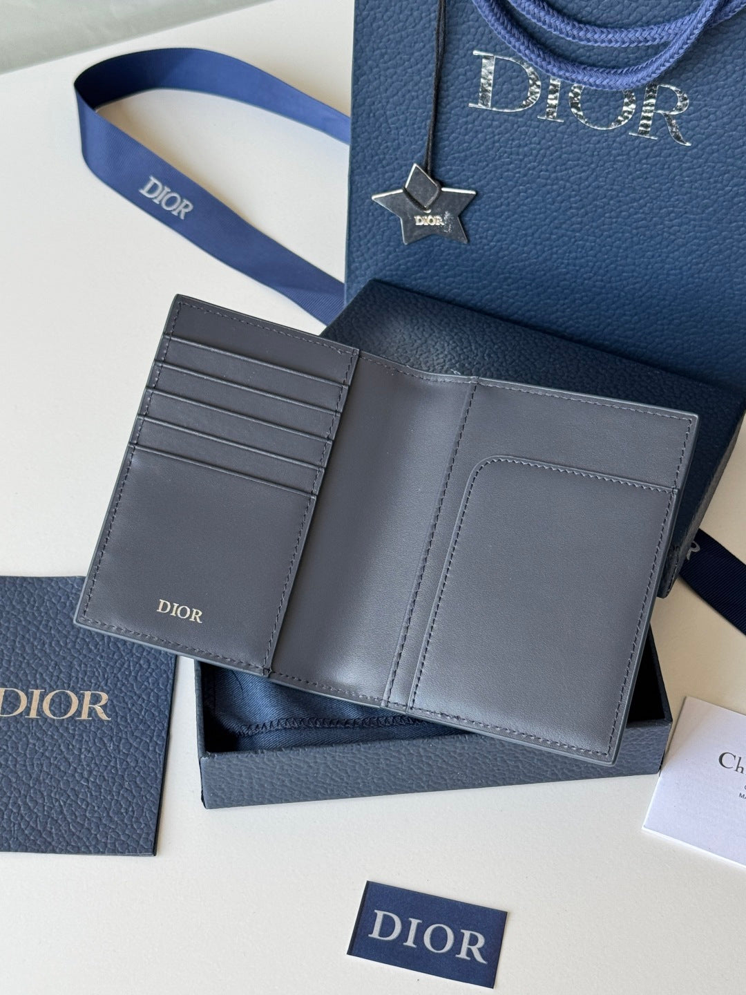 Обкладинка для паспорта Dior Saddle з натуральної шкіри — фото 7