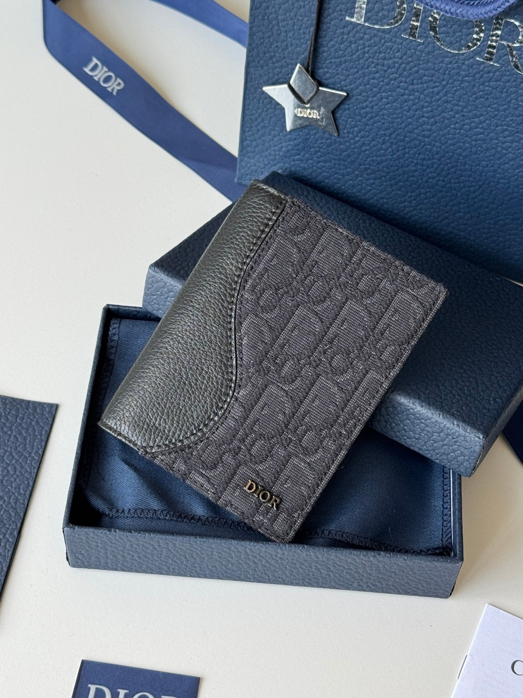 Обкладинка для паспорта Dior Saddle з натуральної шкіри — фото 2