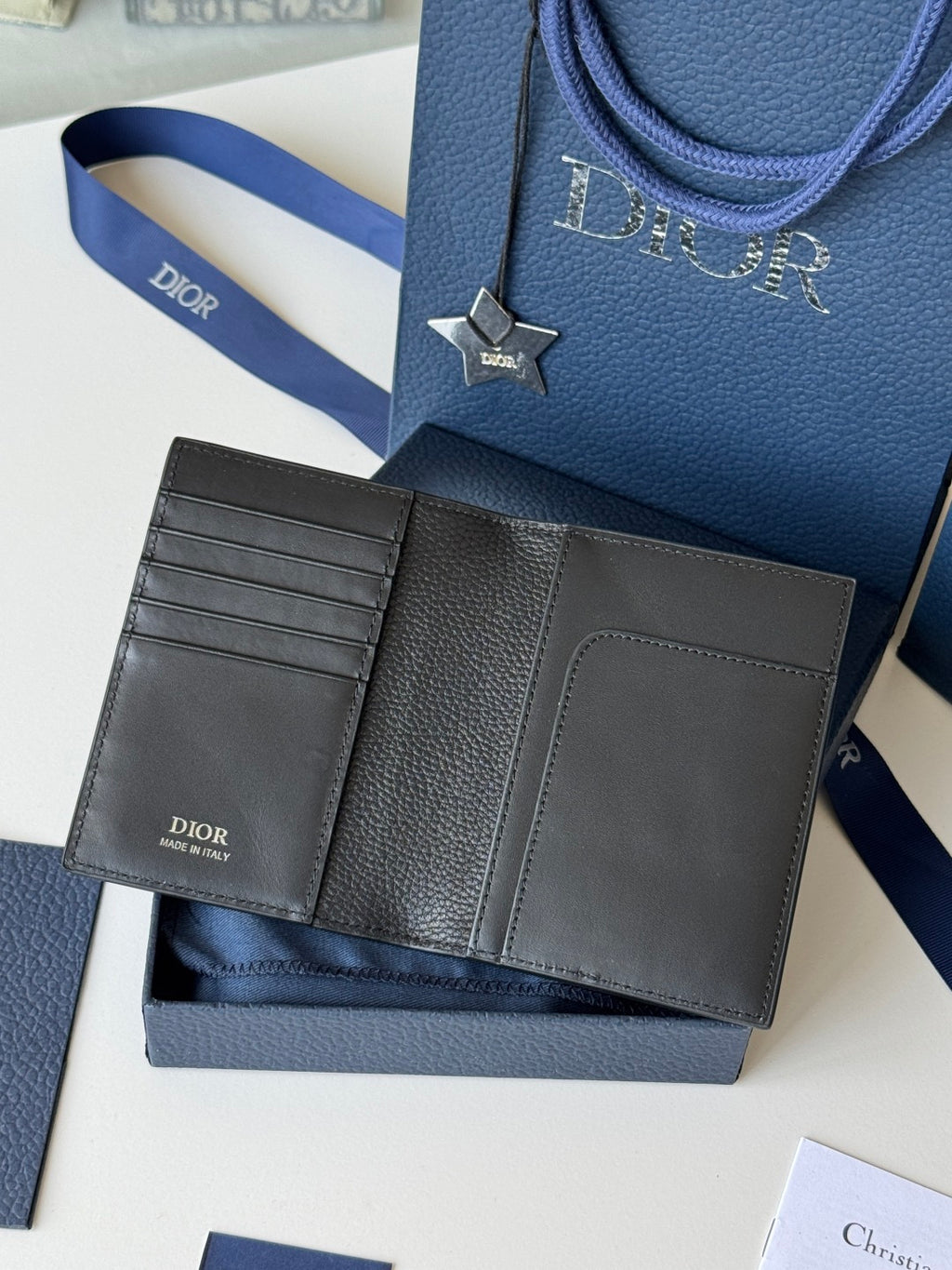 Обкладинка для паспорта Dior Saddle з натуральної шкіри — фото 7