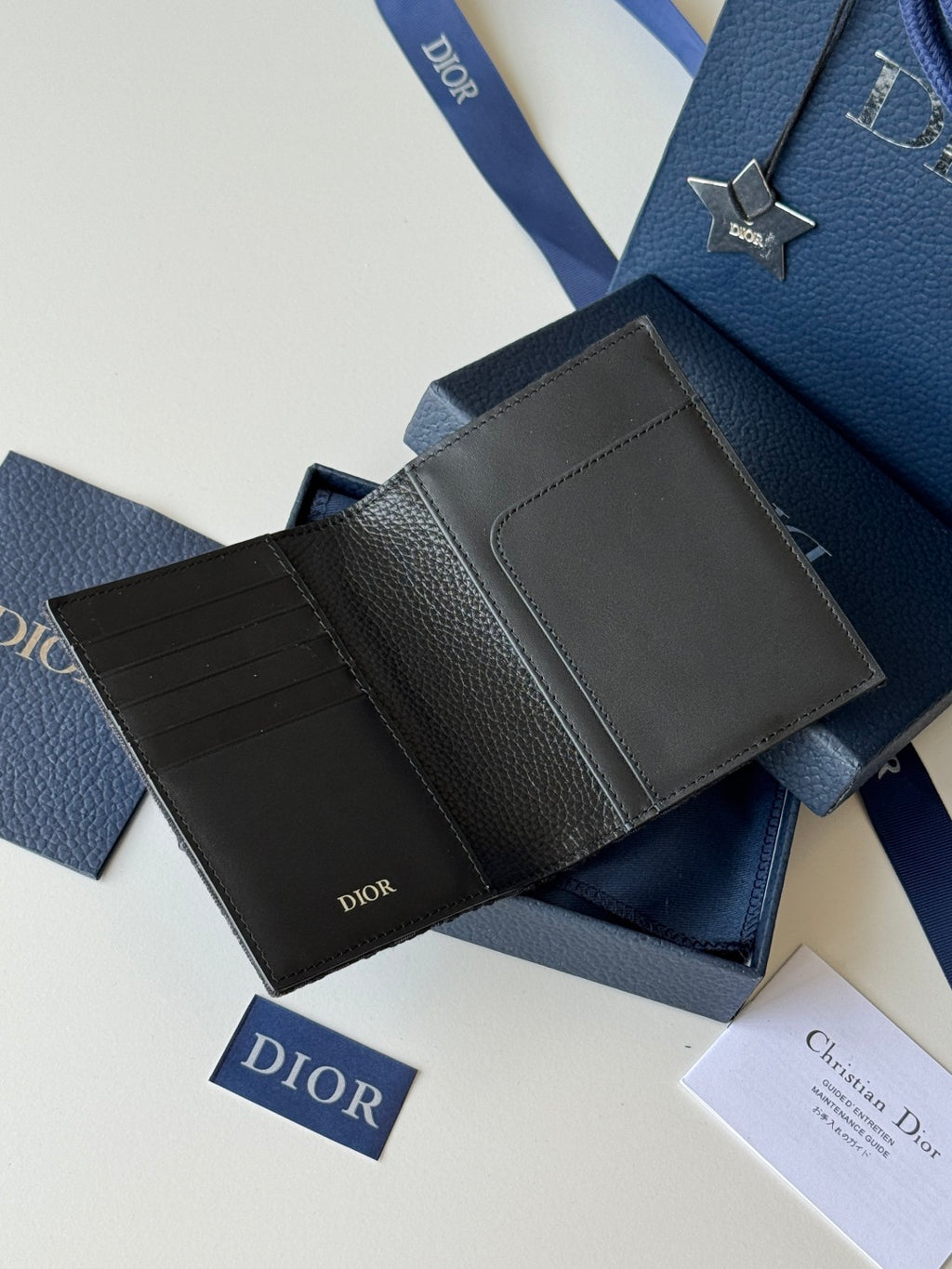 Обкладинка для паспорта Dior Saddle з натуральної шкіри — фото 9