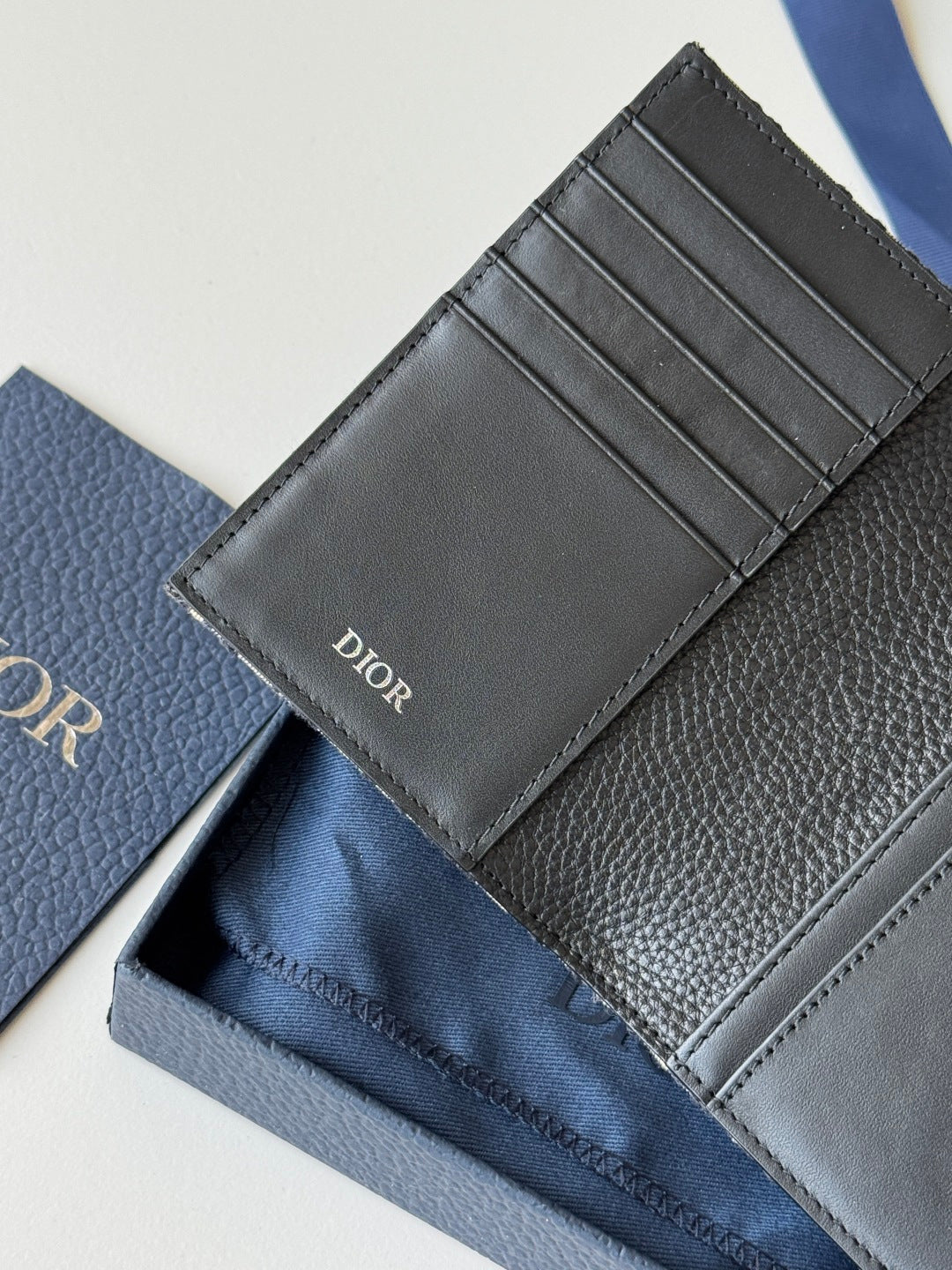 Обкладинка для паспорта Dior Saddle з натуральної шкіри — фото 8