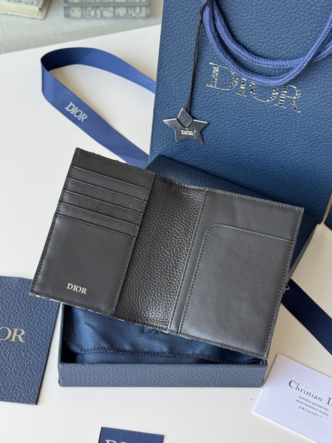 Обкладинка для паспорта Dior Saddle з натуральної шкіри — фото 7