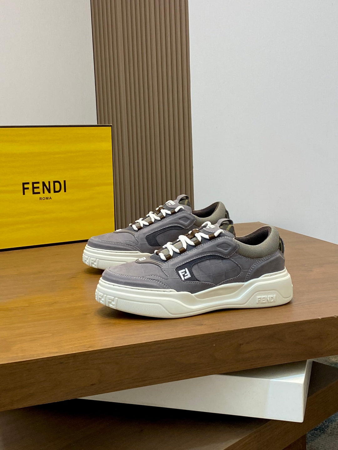 Шкіряні кросівки Fendi з телячої шкіри