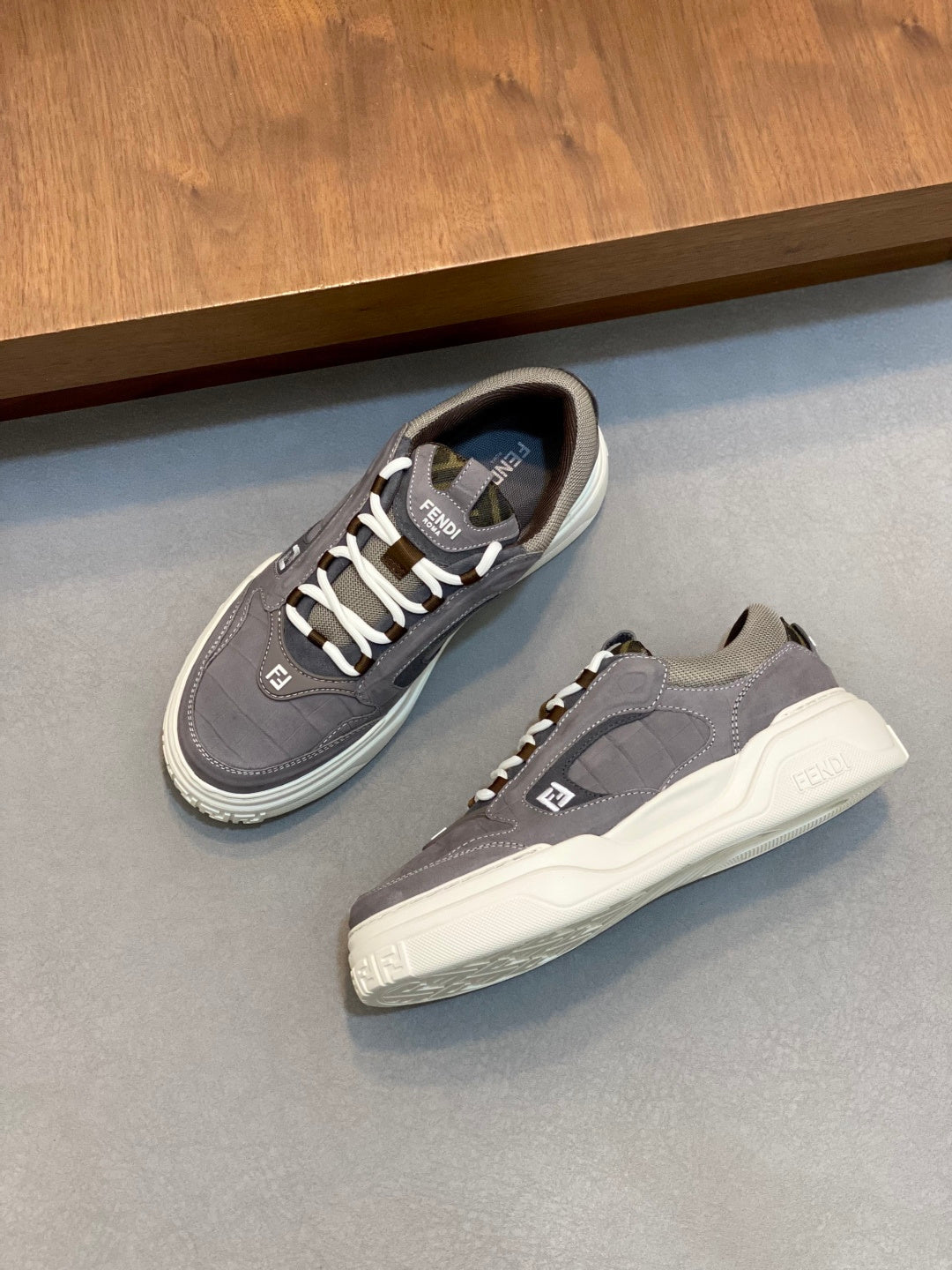 Шкіряні кросівки Fendi з телячої шкіри