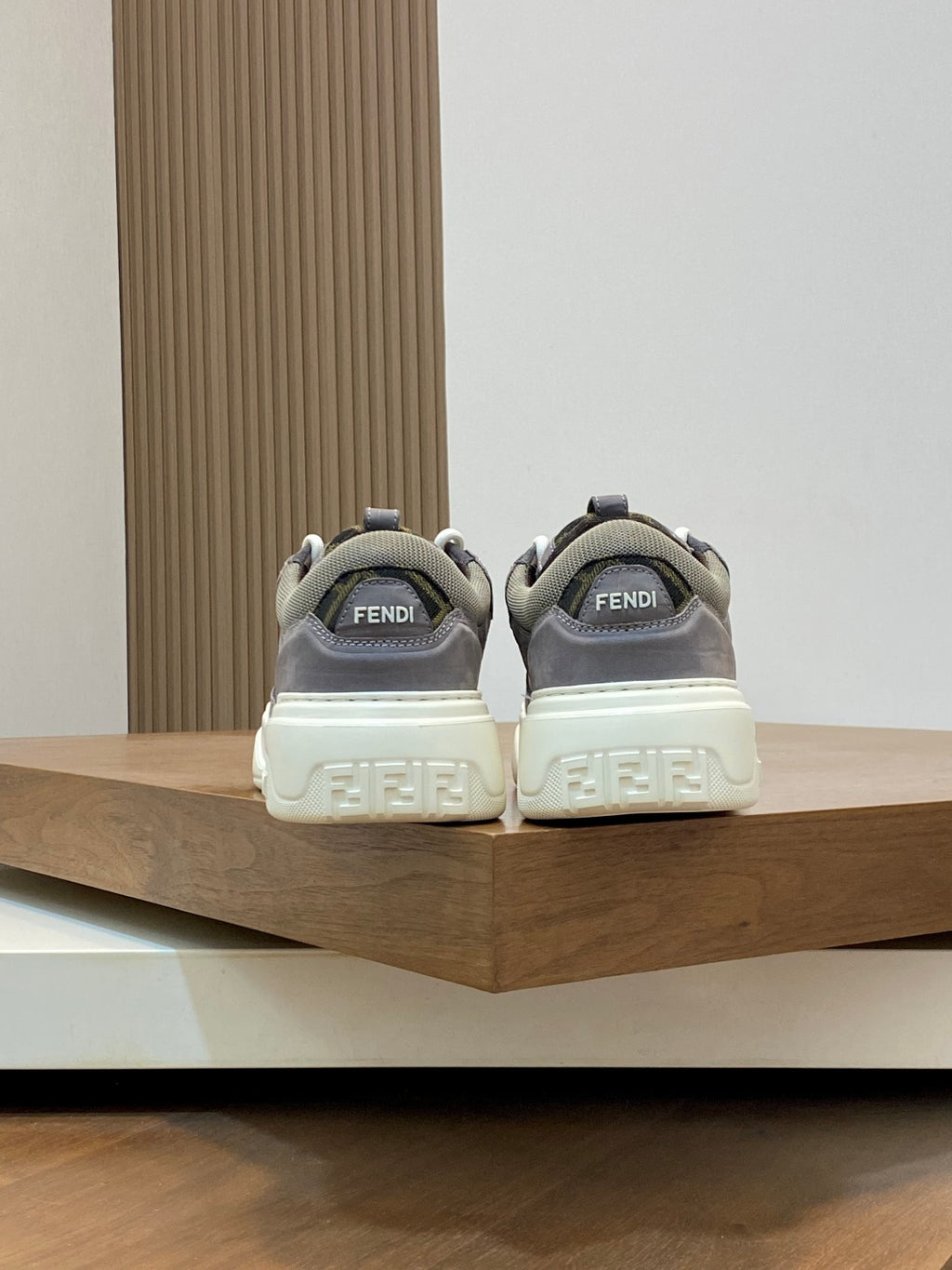 Шкіряні кросівки Fendi з телячої шкіри