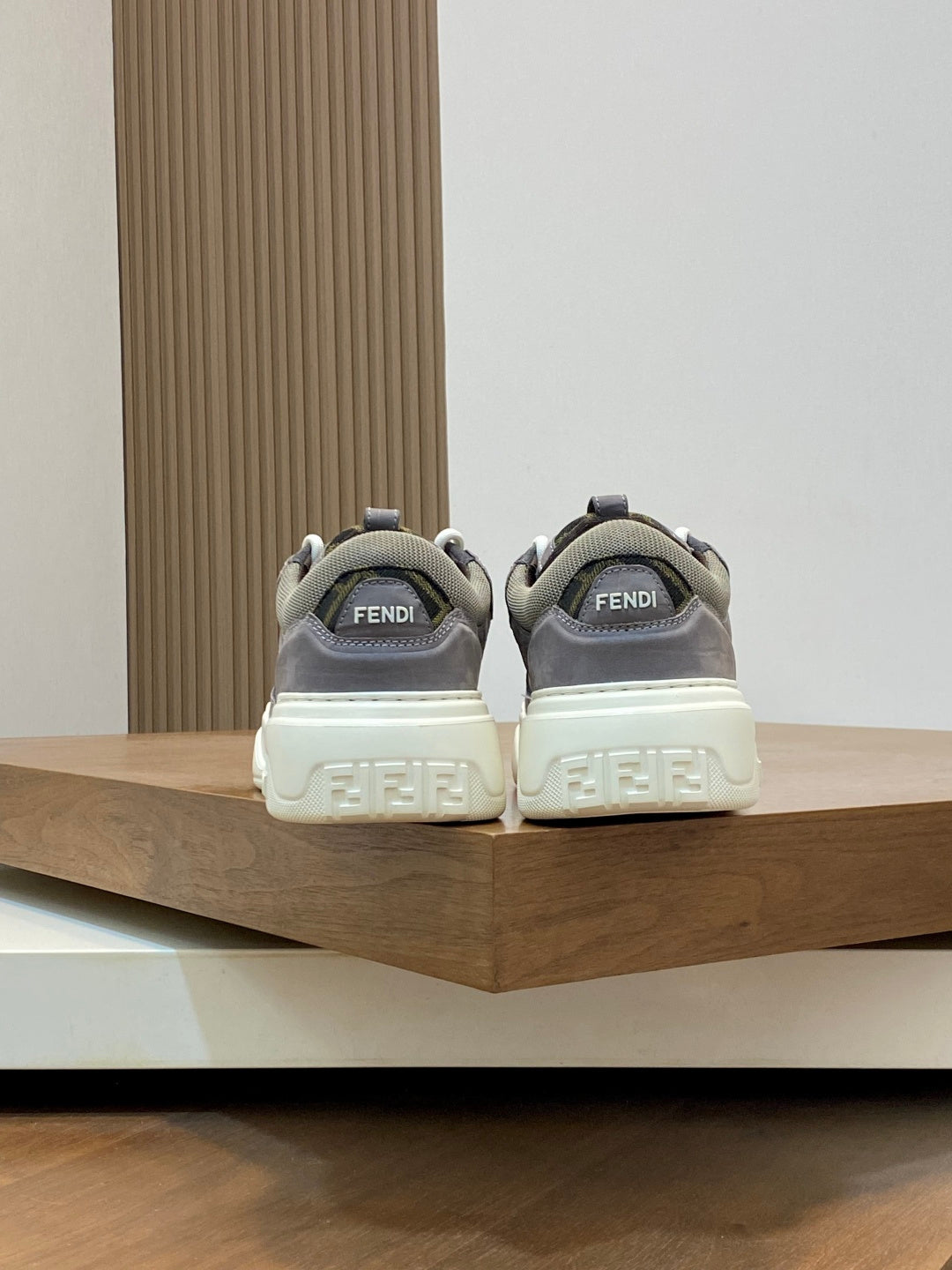 Шкіряні кросівки Fendi з телячої шкіри