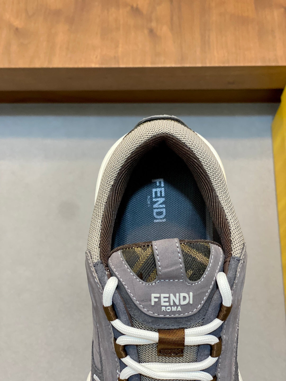 Шкіряні кросівки Fendi з телячої шкіри