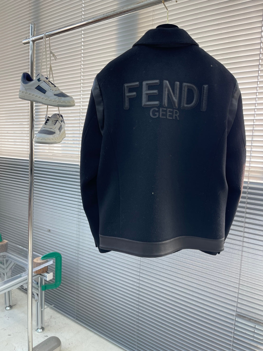 Шкіряна куртка Fendi — фото 3
