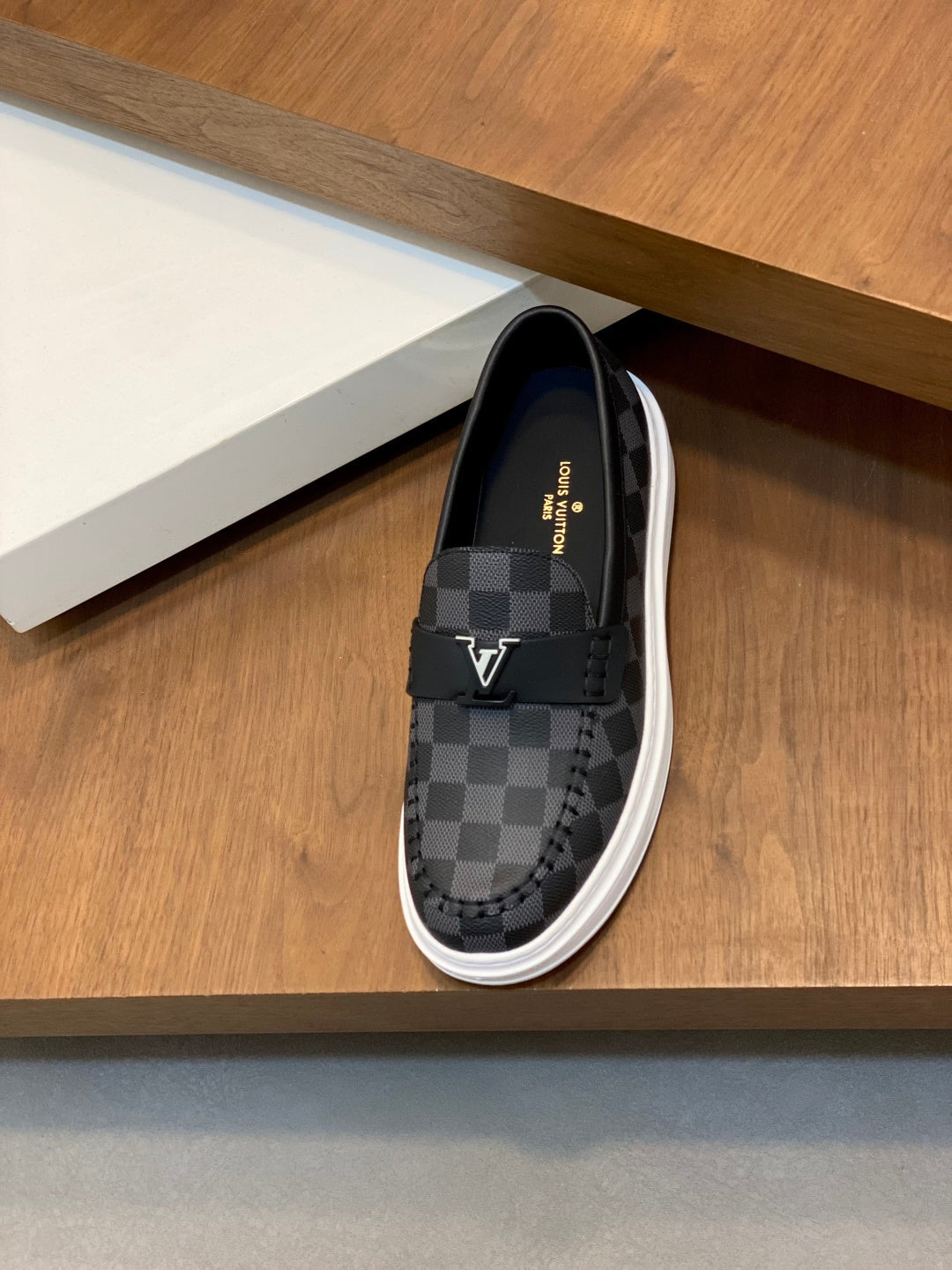 Кросівки Louis Vuitton з натуральної шкіри