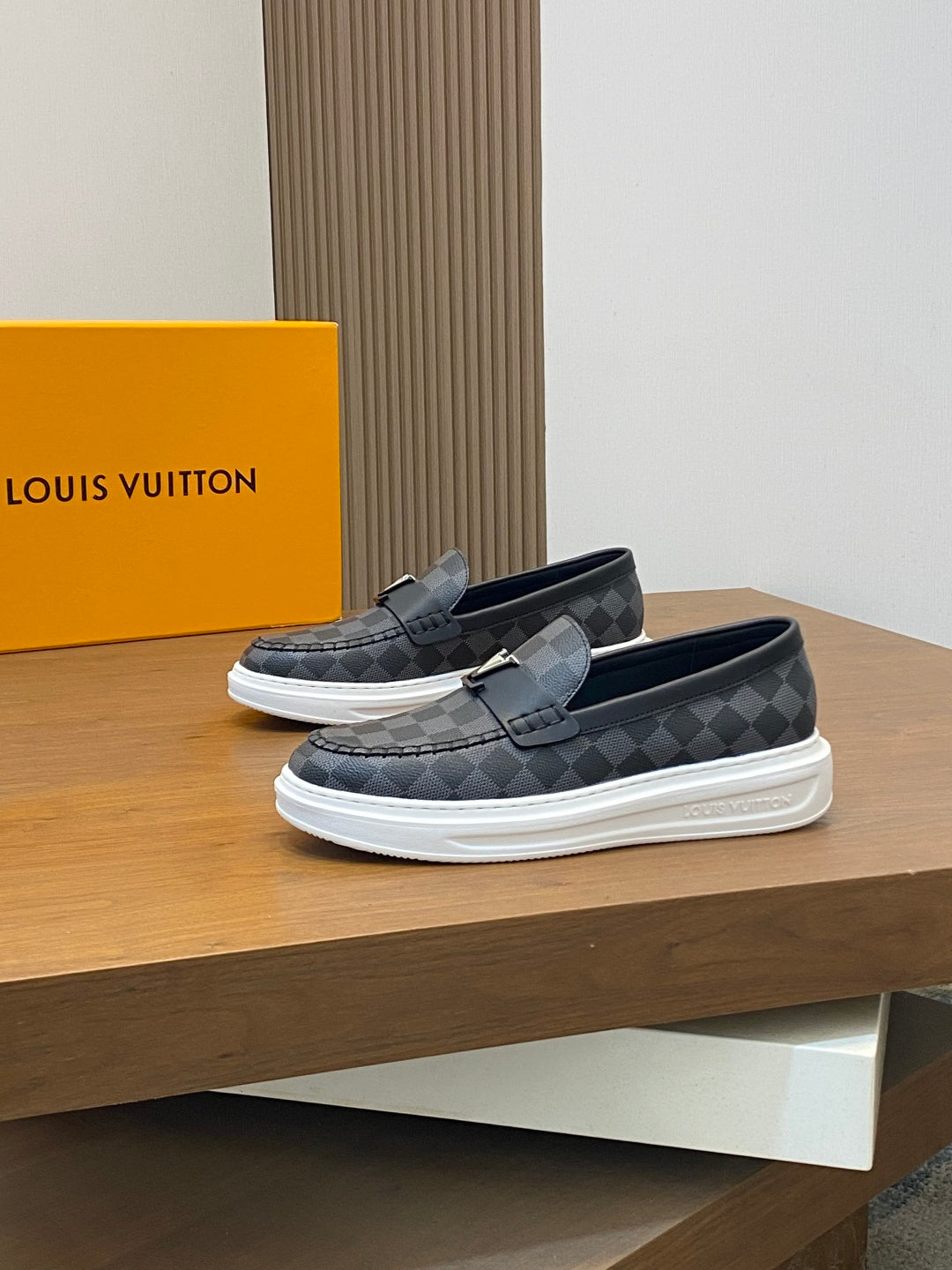 Кросівки Louis Vuitton з натуральної шкіри