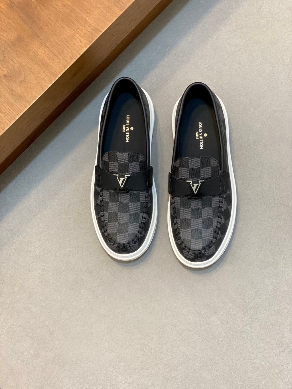 Кросівки Louis Vuitton з натуральної шкіри
