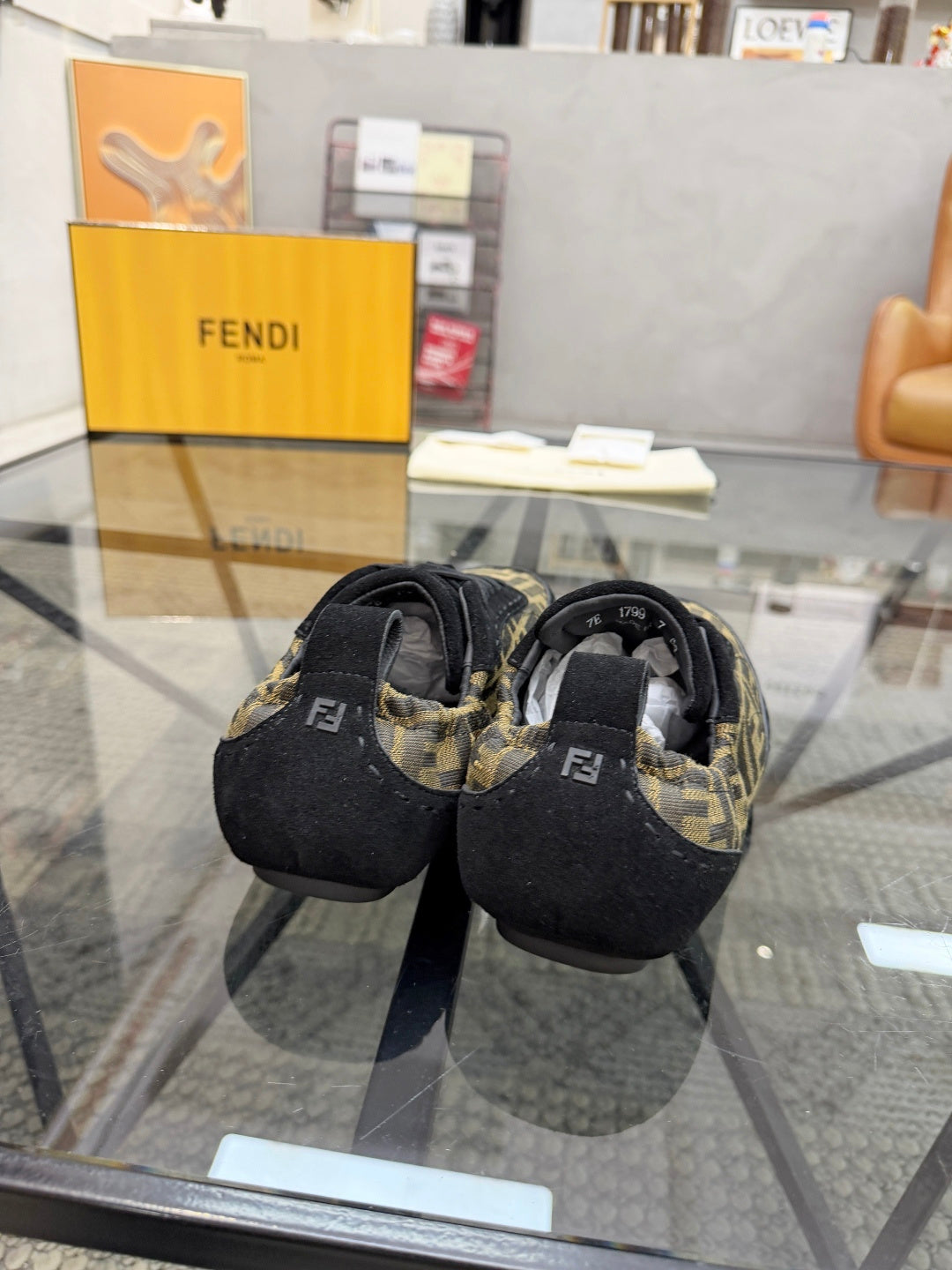 Замшеві кросівки Fendi з текстильними вставками