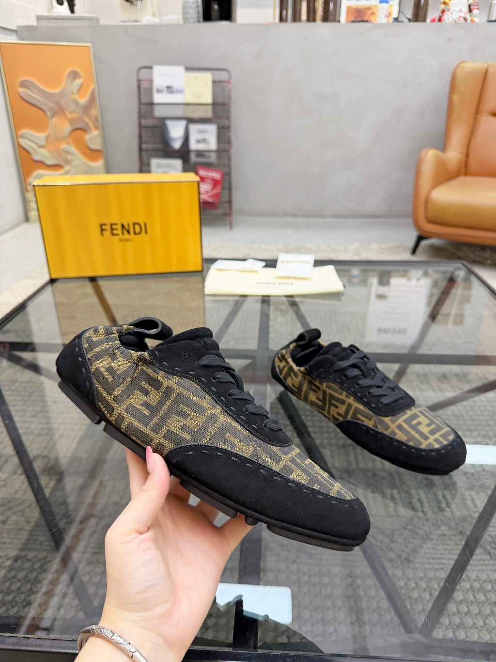 Замшеві кросівки Fendi з текстильними вставками