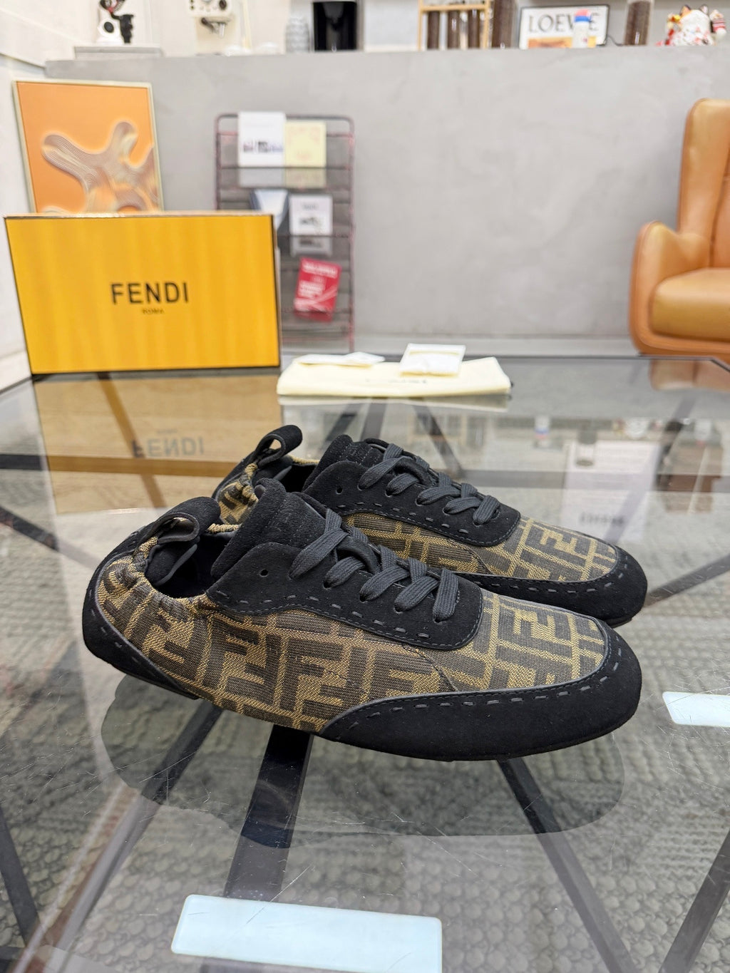 Замшеві кросівки Fendi з текстильними вставками