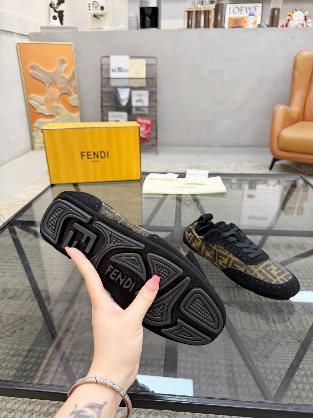 Замшеві кросівки Fendi з текстильними вставками