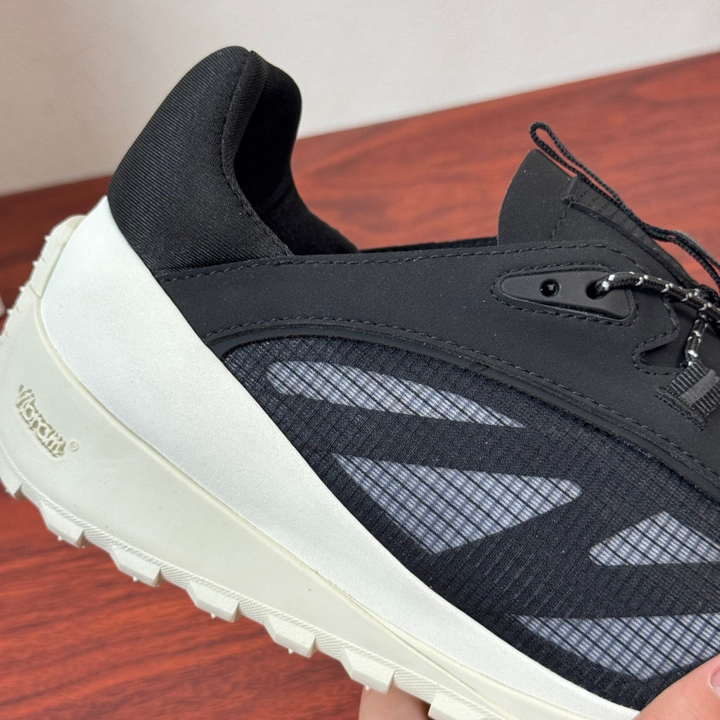 Шкіряні з текстилем кросівки Moncler Trailgrip LP — чорно-білий