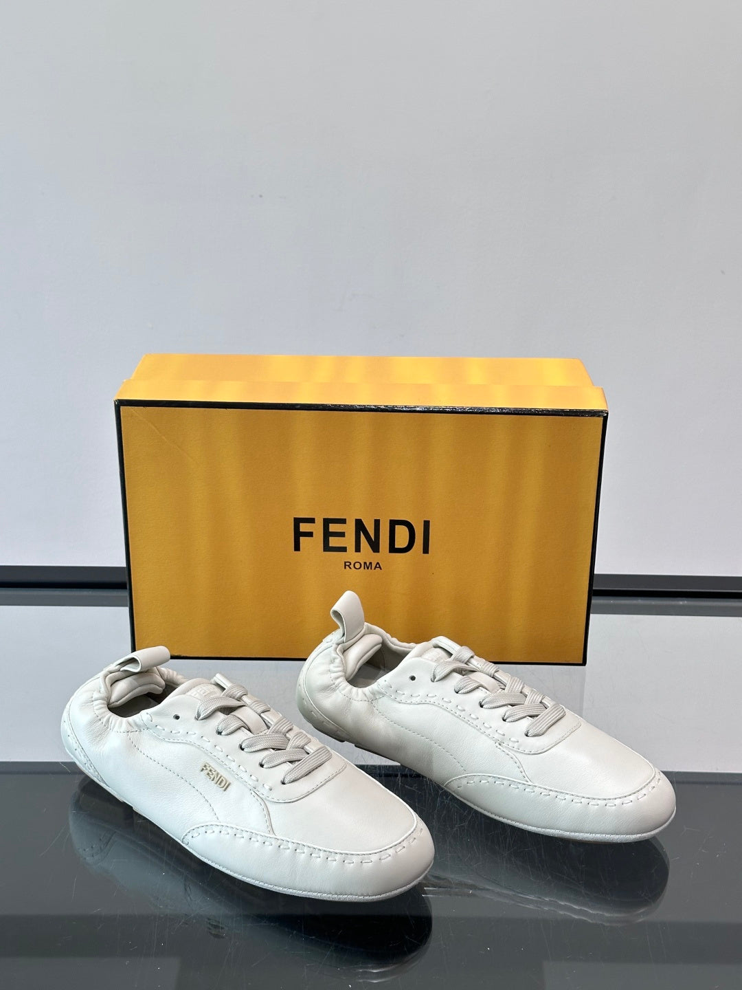 Шкіряні кросівки Fendi у ретростилі