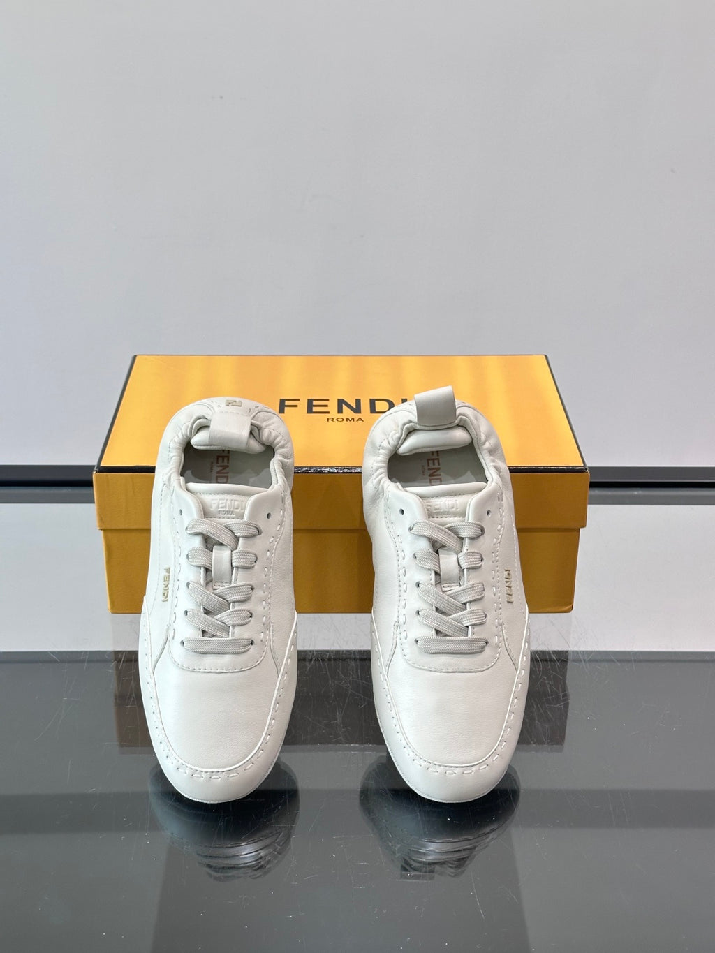 Шкіряні кросівки Fendi у ретростилі