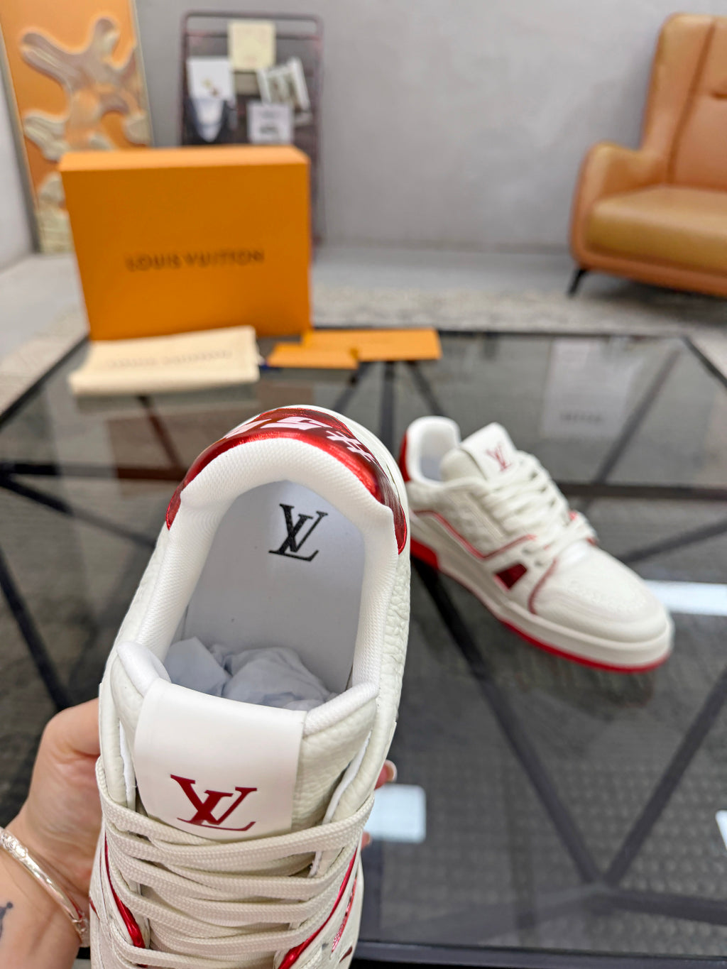 Масивні шкіряні кросівки Louis Vuitton
