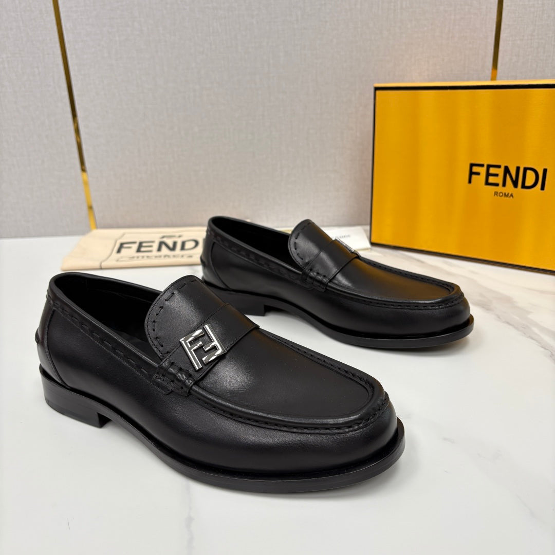 Чоловічі шкіряні лофери Fendi сірі