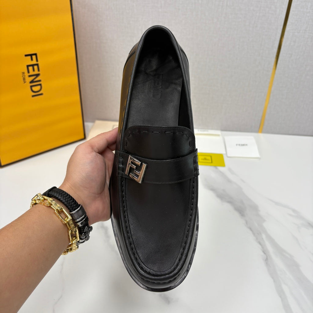 Чоловічі шкіряні лофери Fendi сірі