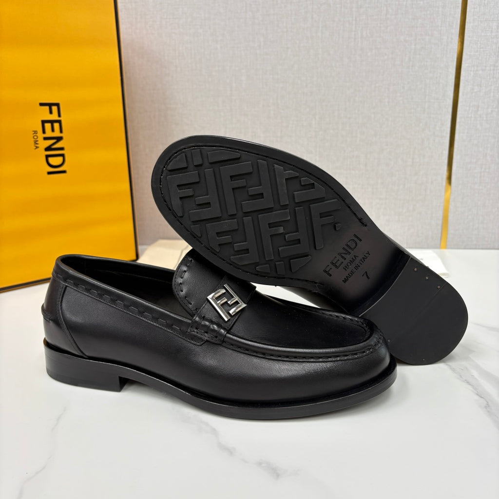 Чоловічі шкіряні лофери Fendi сірі