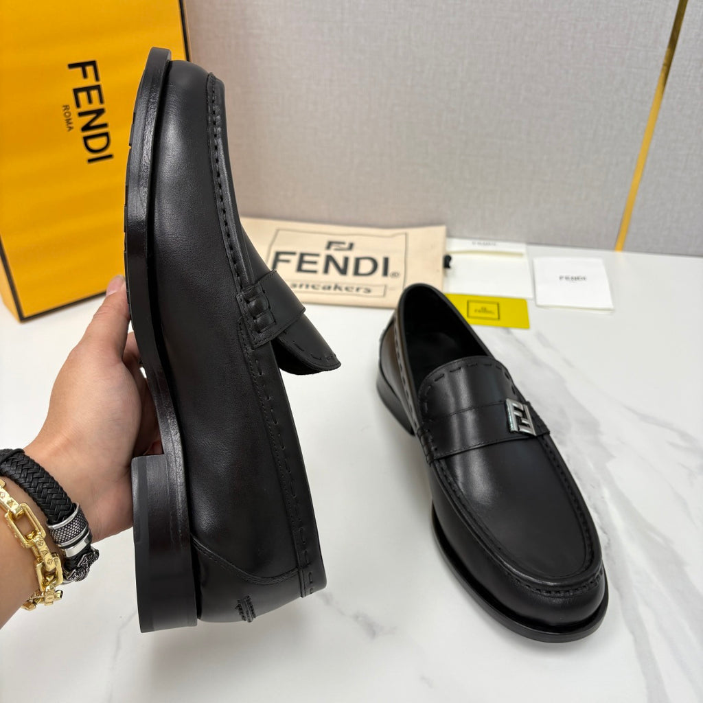 Чоловічі шкіряні лофери Fendi сірі