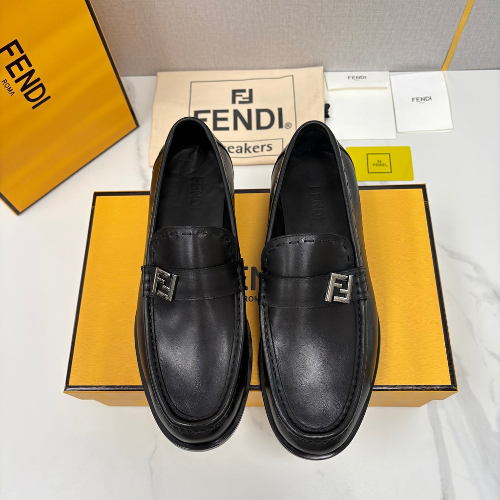 Чоловічі шкіряні лофери Fendi сірі