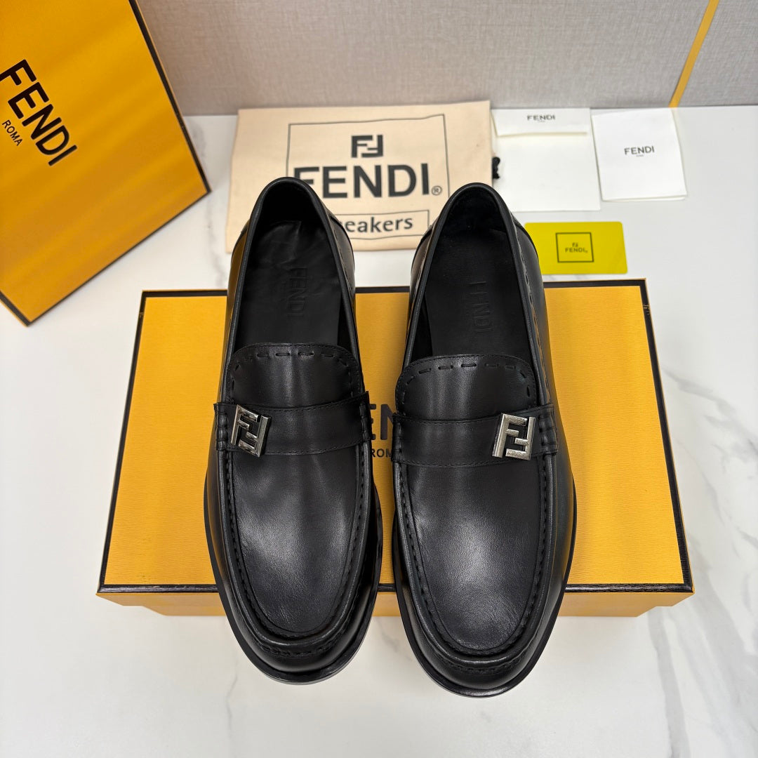 Чоловічі шкіряні лофери Fendi сірі