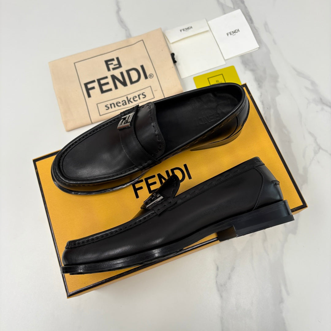 Чоловічі шкіряні лофери Fendi сірі