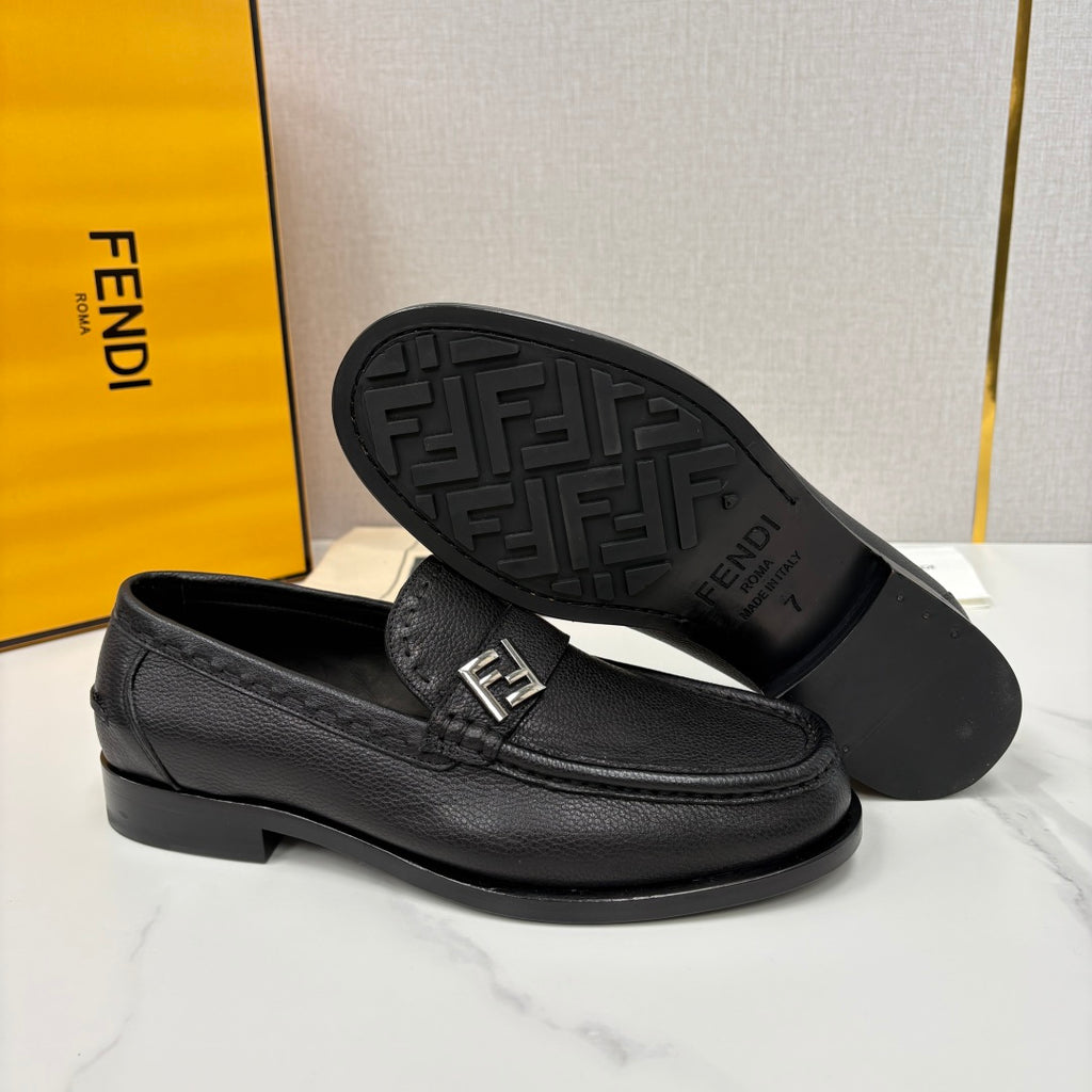 Чоловічі шкіряні лофери Fendi сірі