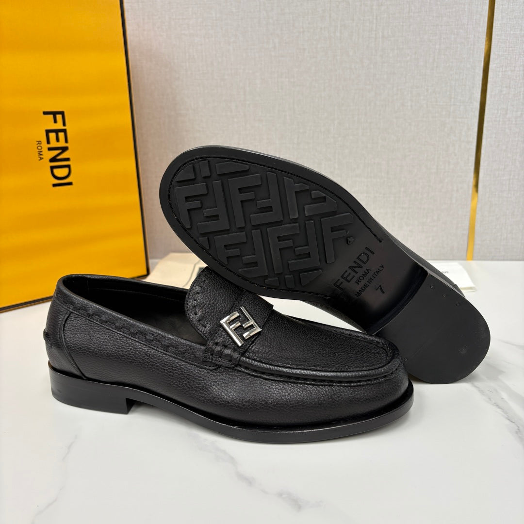 Чоловічі шкіряні лофери Fendi сірі