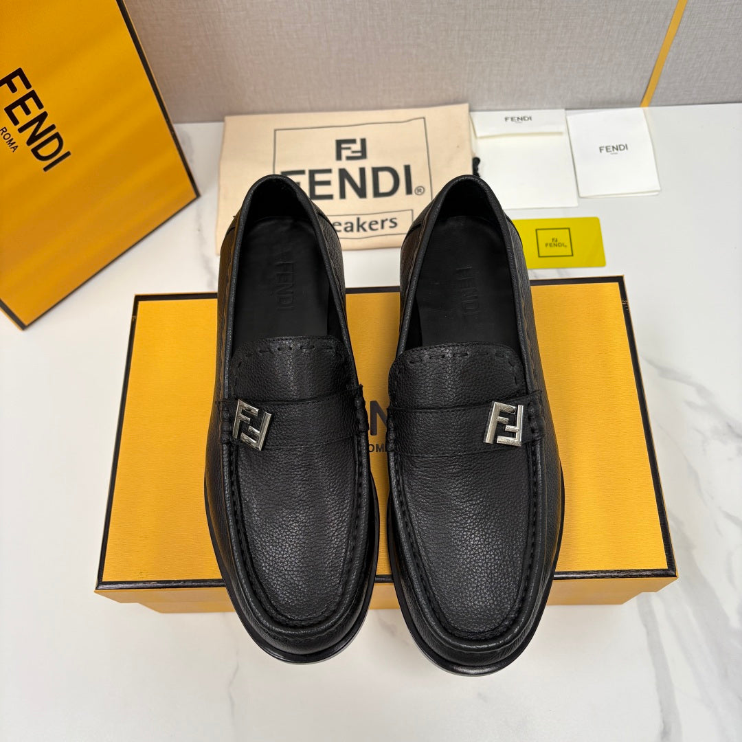 Чоловічі шкіряні лофери Fendi сірі
