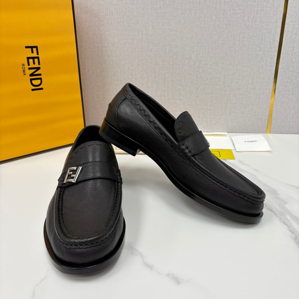 Чоловічі шкіряні лофери Fendi сірі