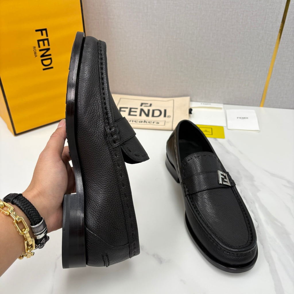 Чоловічі шкіряні лофери Fendi сірі