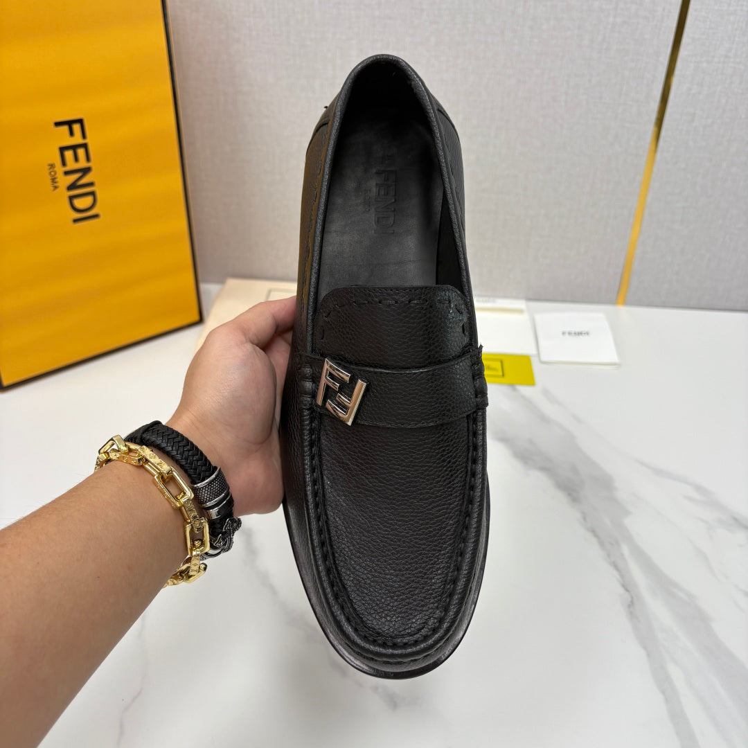 Чоловічі шкіряні лофери Fendi сірі