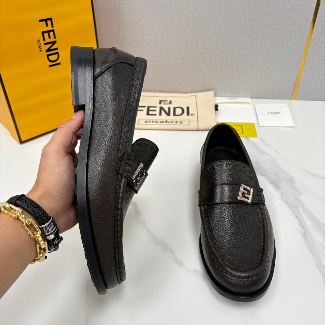 Чоловічі шкіряні лофери Fendi сірі