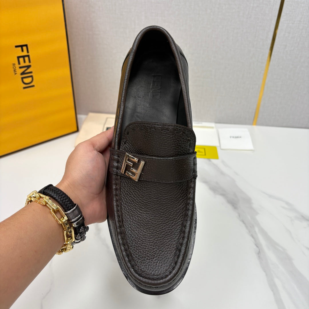 Чоловічі шкіряні лофери Fendi сірі