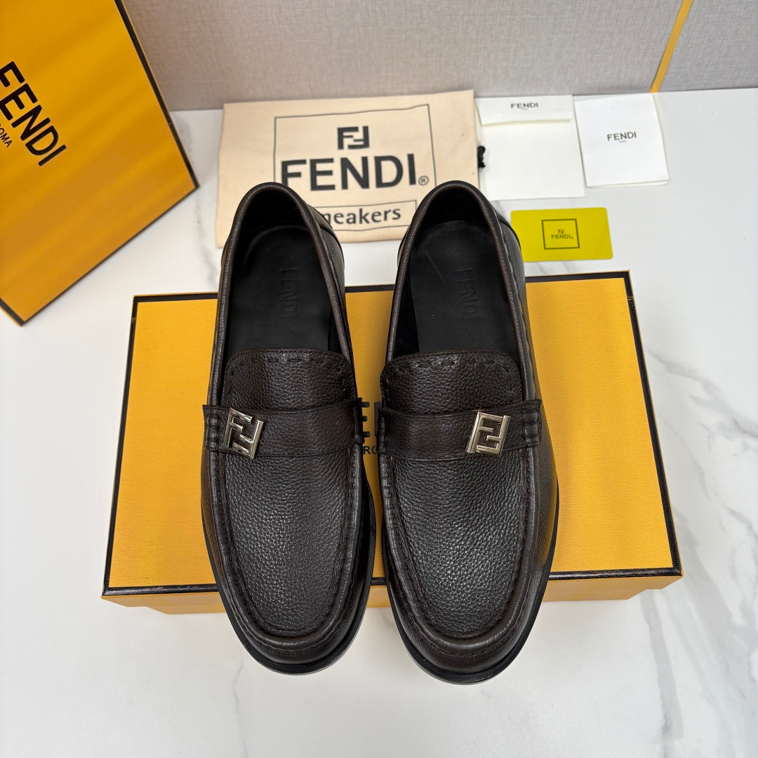 Чоловічі шкіряні лофери Fendi сірі