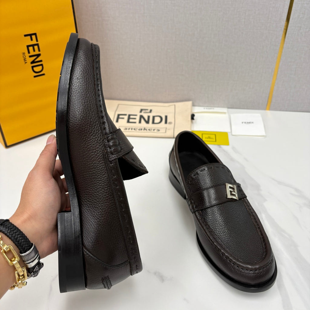 Чоловічі шкіряні лофери Fendi сірі