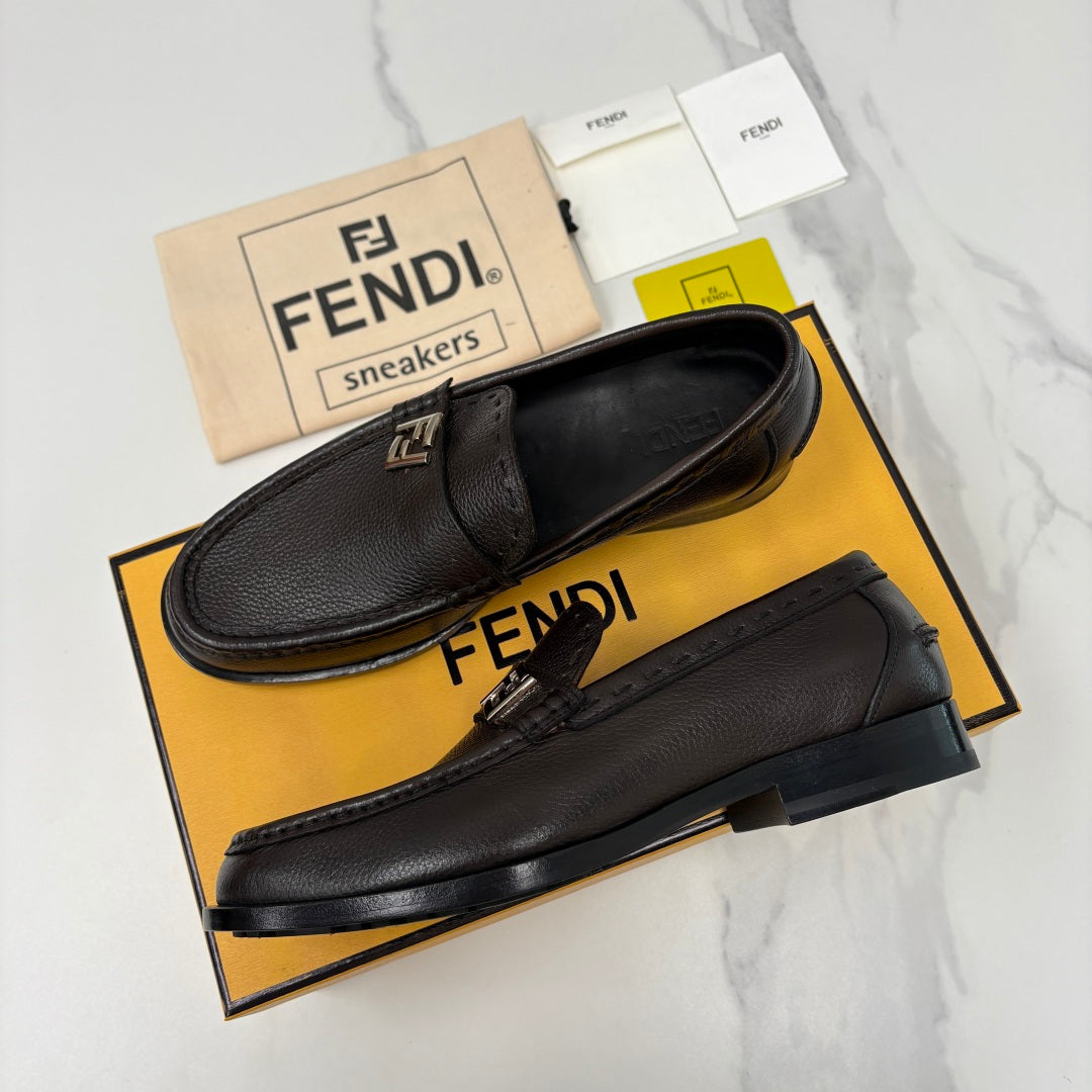Чоловічі шкіряні лофери Fendi сірі