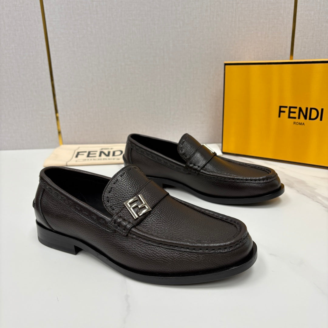 Чоловічі шкіряні лофери Fendi сірі