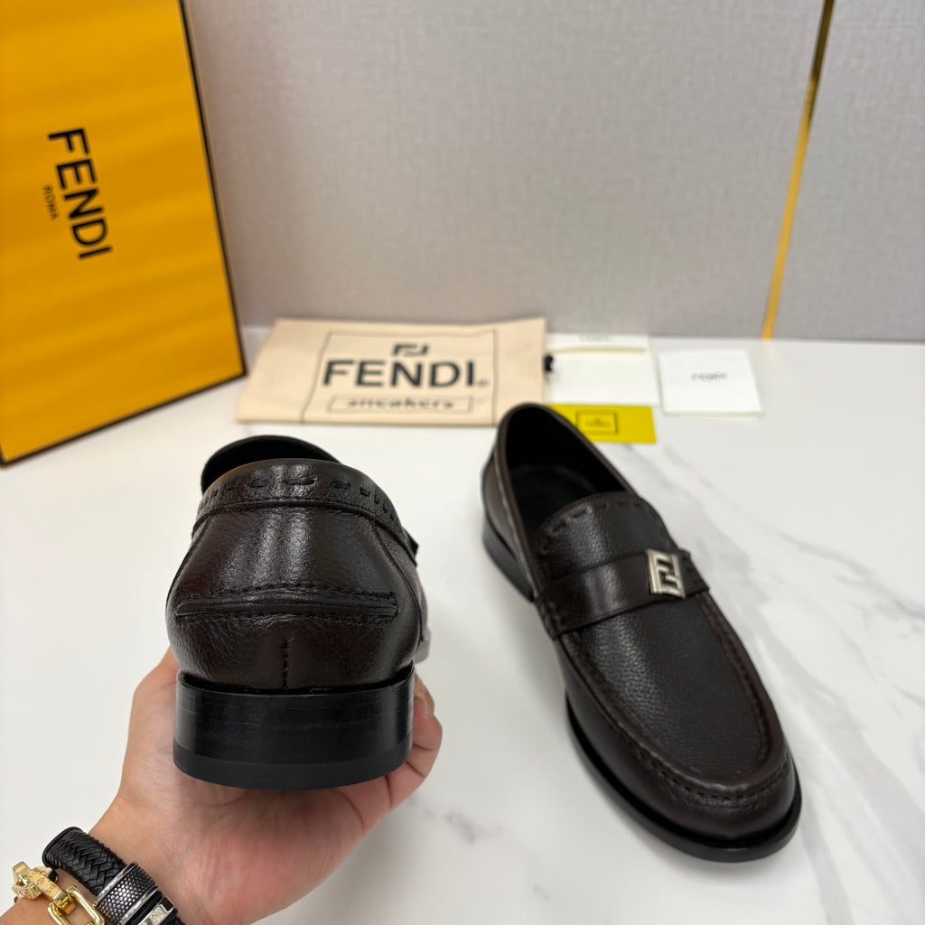 Чоловічі шкіряні лофери Fendi сірі