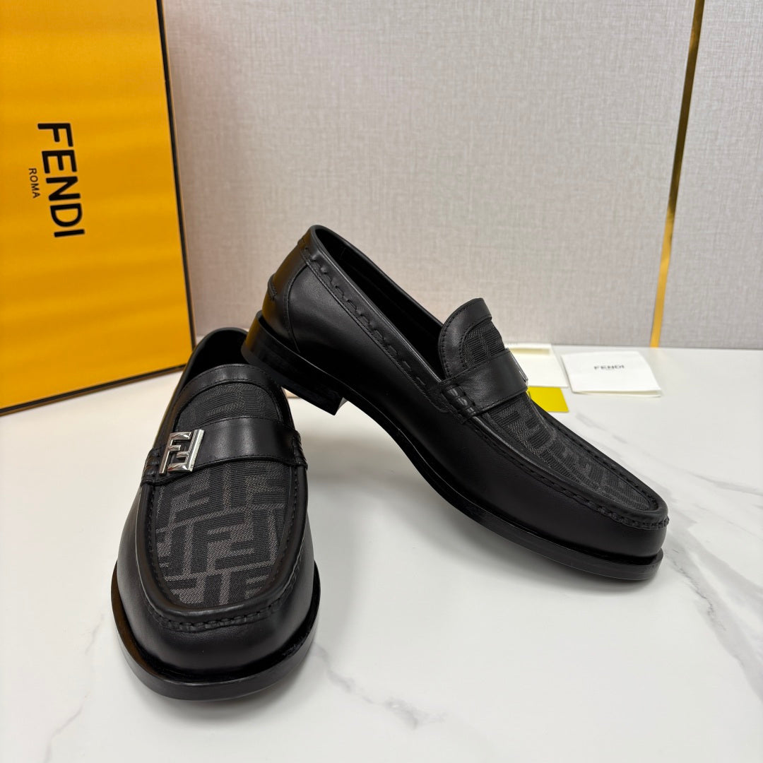 Чоловічі шкіряні лофери Fendi сірі