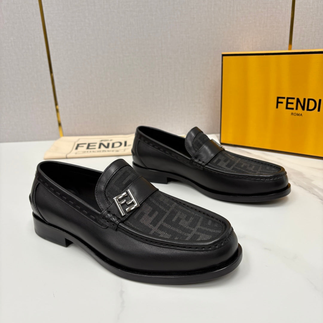 Чоловічі шкіряні лофери Fendi сірі