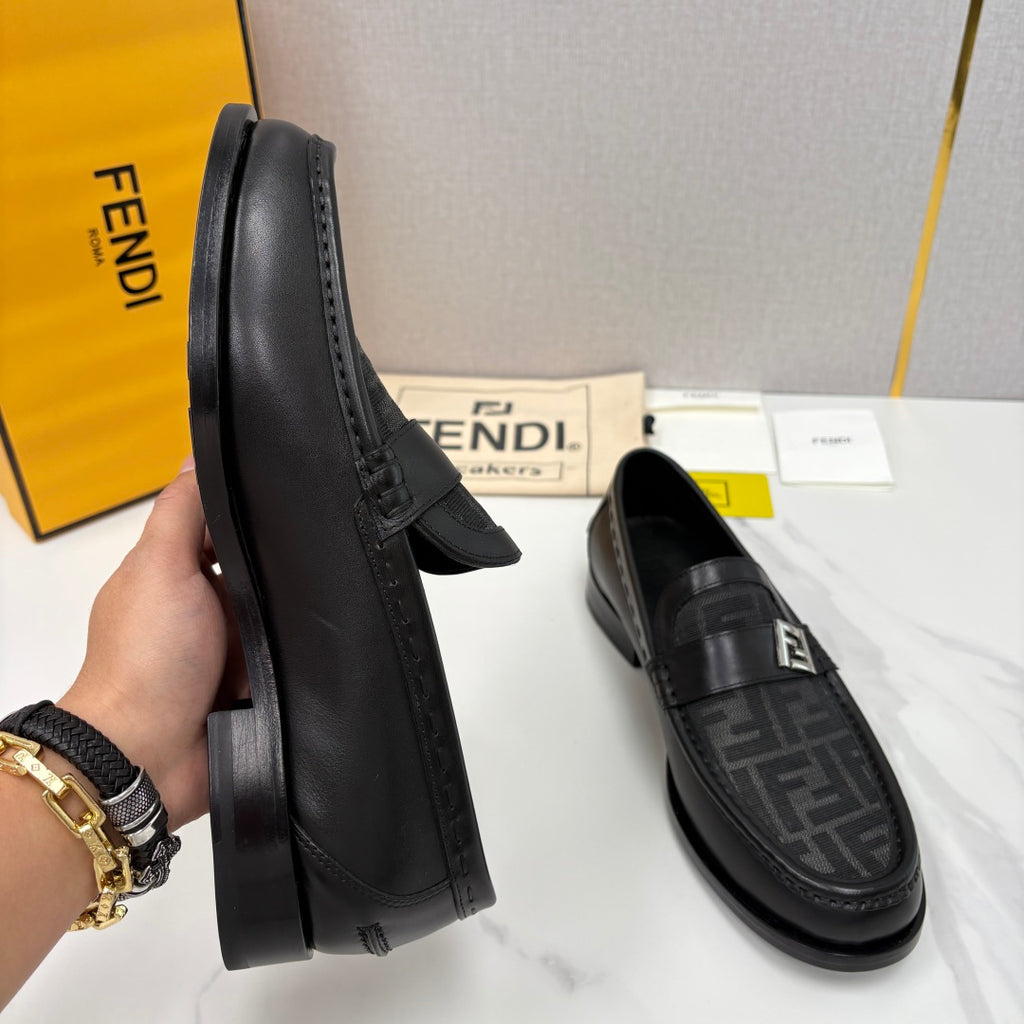 Чоловічі шкіряні лофери Fendi сірі