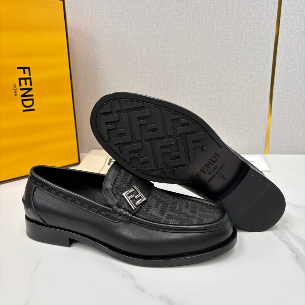 Чоловічі шкіряні лофери Fendi сірі