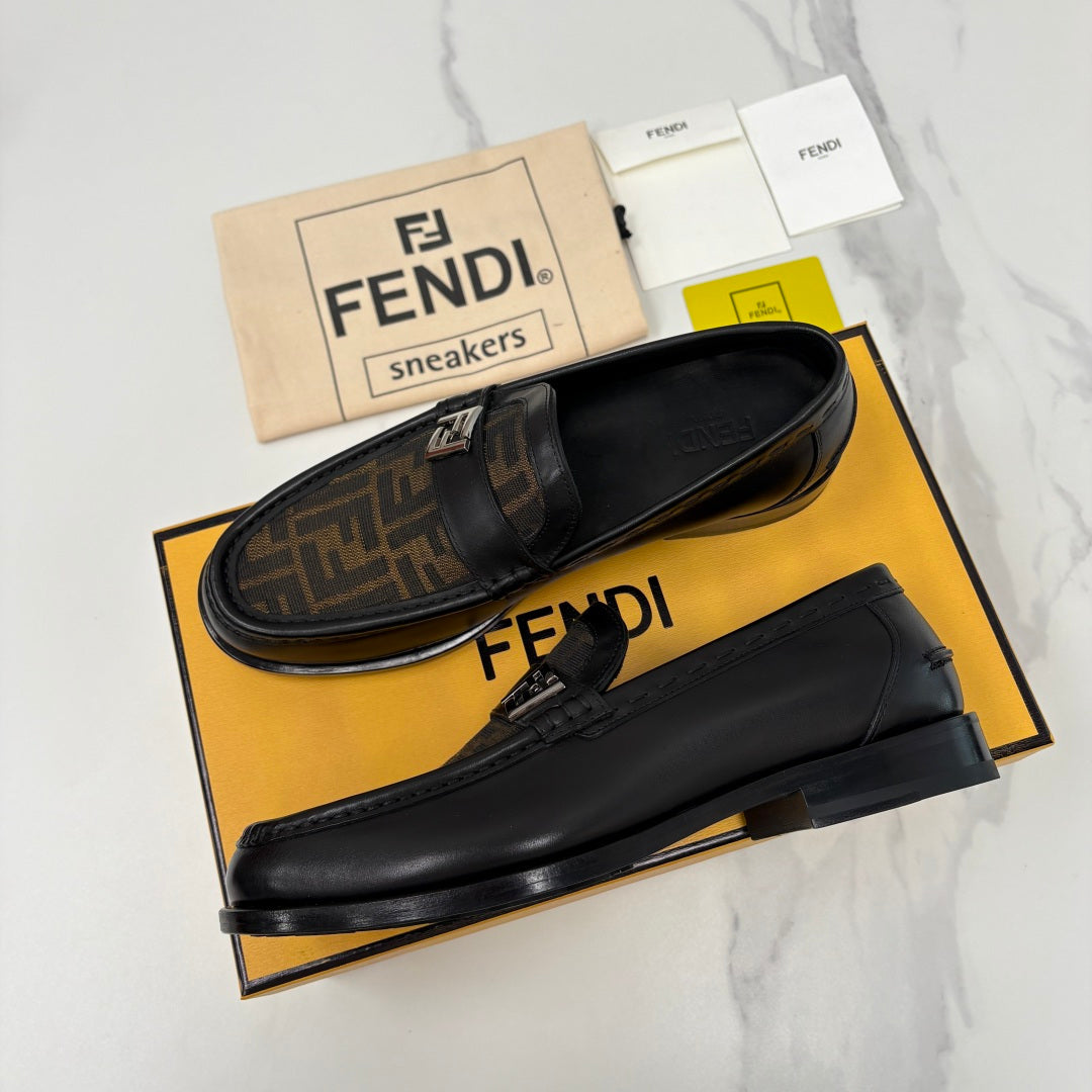 Чоловічі шкіряні лофери Fendi сірі