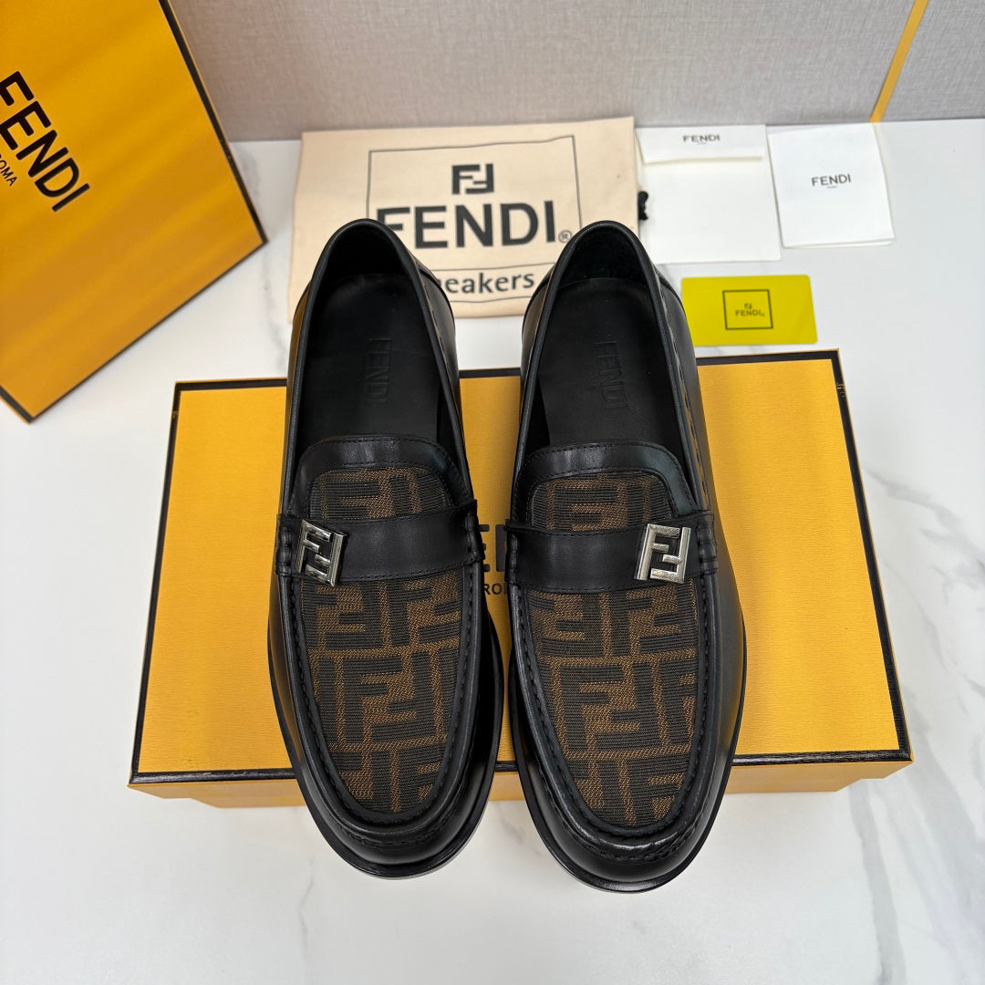 Чоловічі шкіряні лофери Fendi сірі