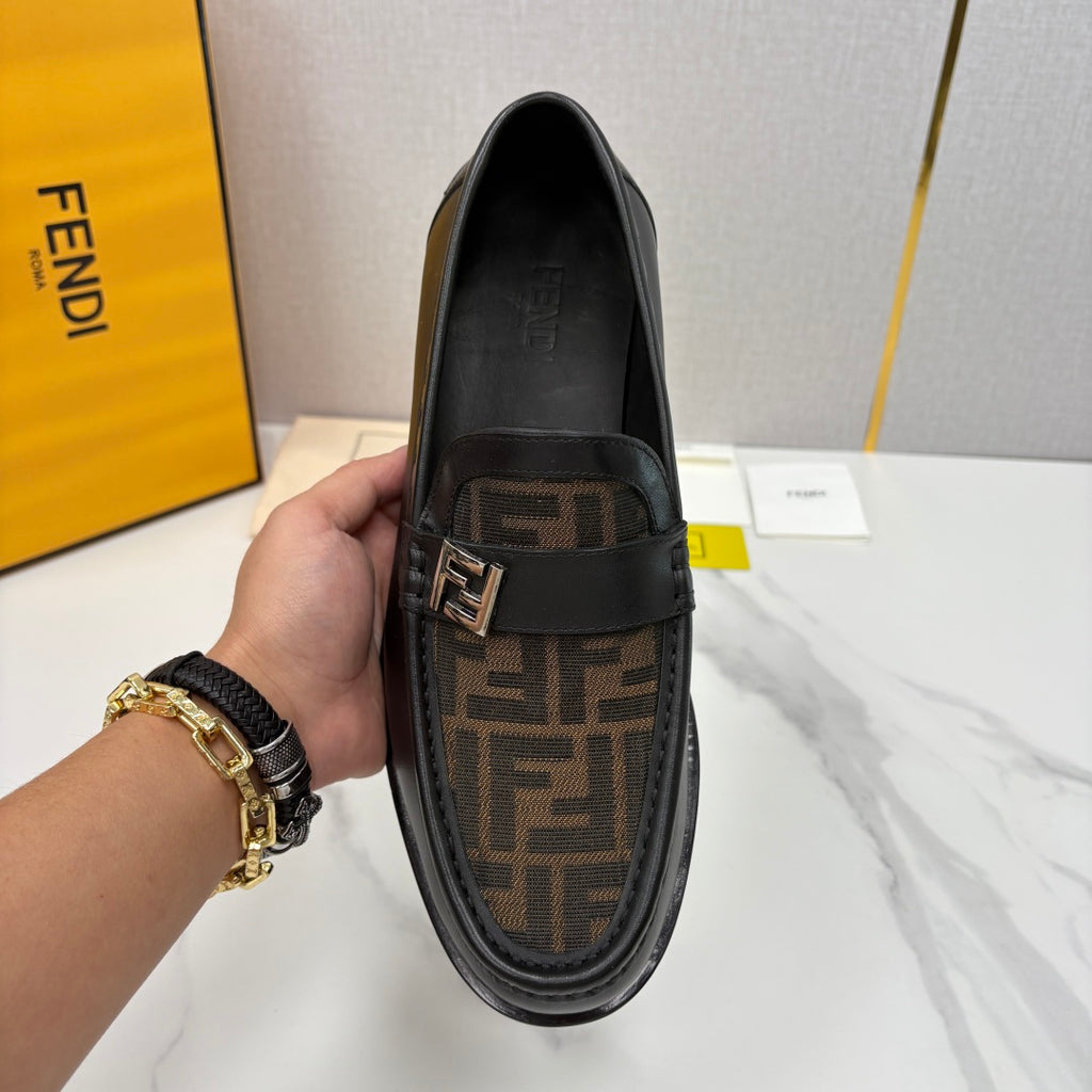 Чоловічі шкіряні лофери Fendi сірі